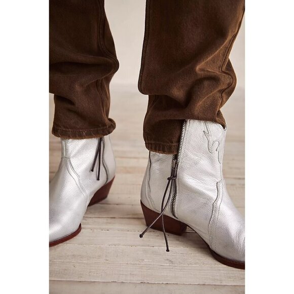 FREE PEOPLE New Frontier Western Bootie in Silver Leather Size 8US / 38EU - Picture 3 of 12
